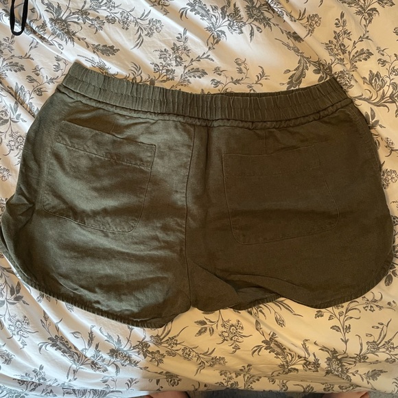 Aritzia - Community Habitus Linen Shorts - Picture 3 of 4